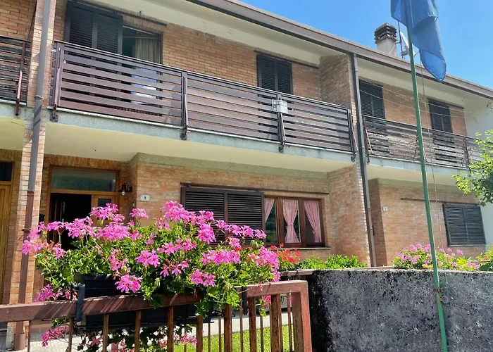 Casa A Schiera Fronte Lago Con Giardino