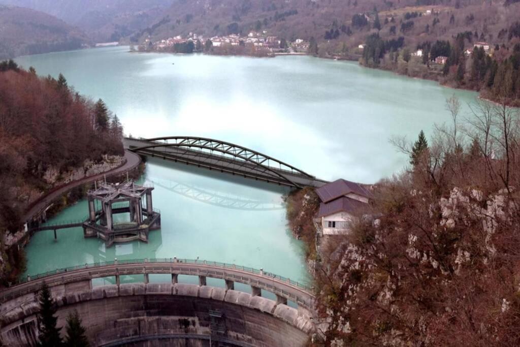 Casa A Schiera Fronte Lago Con Giardino Barcis