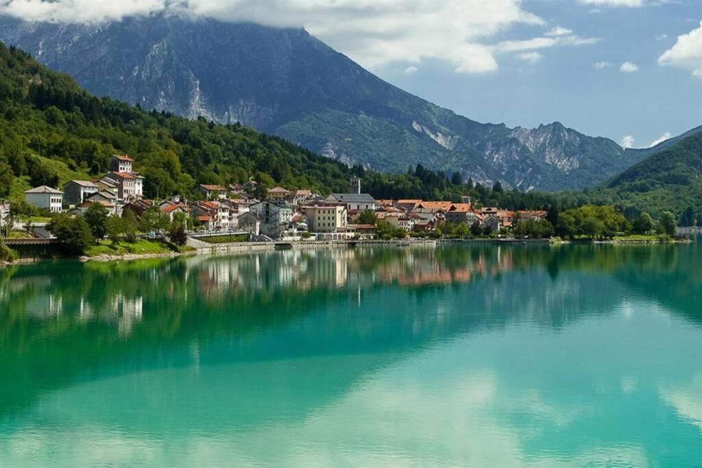 Casa A Schiera Fronte Lago Con Giardino Holiday home Barcis