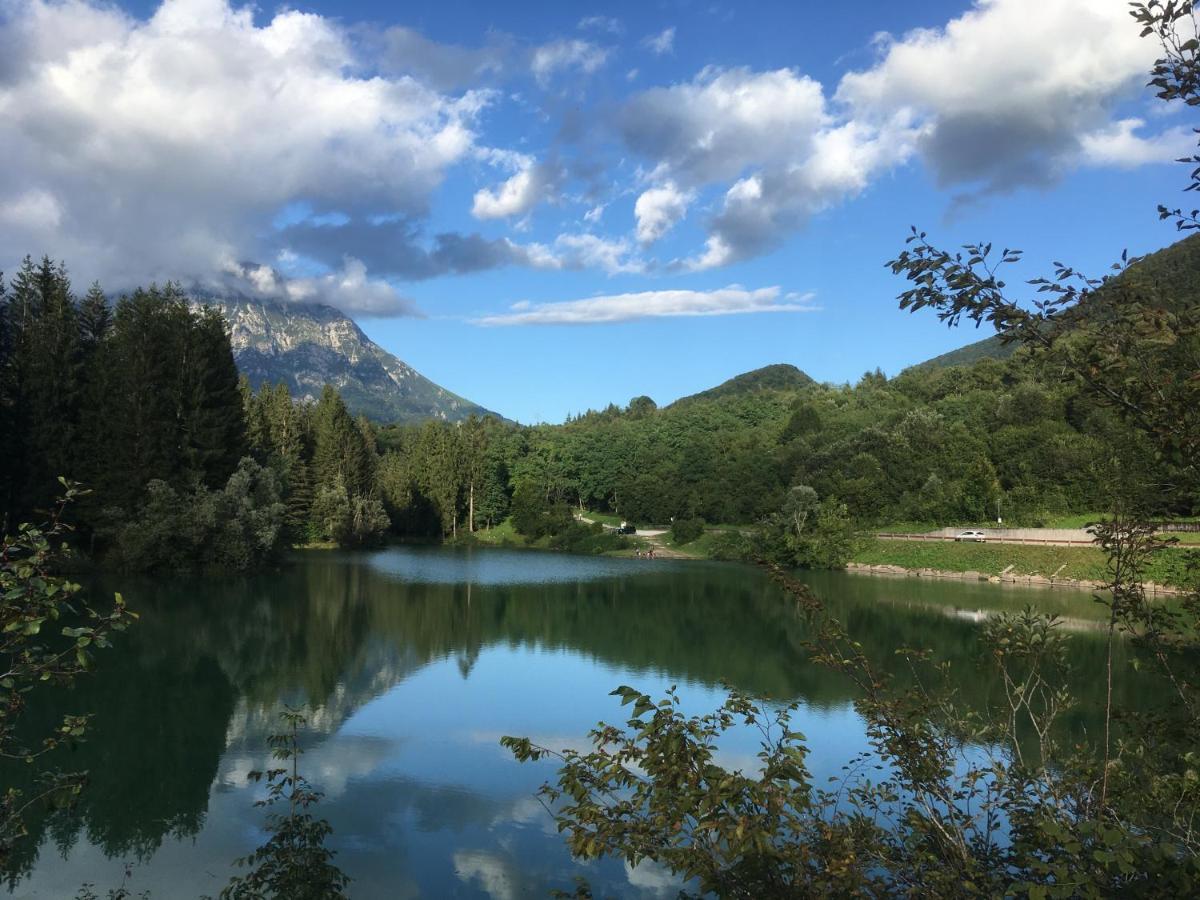 Casa A Schiera Fronte Lago Con Giardino Holiday home *