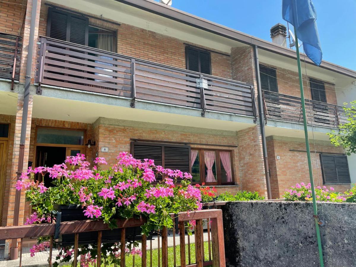Casa A Schiera Fronte Lago Con Giardino Holiday home