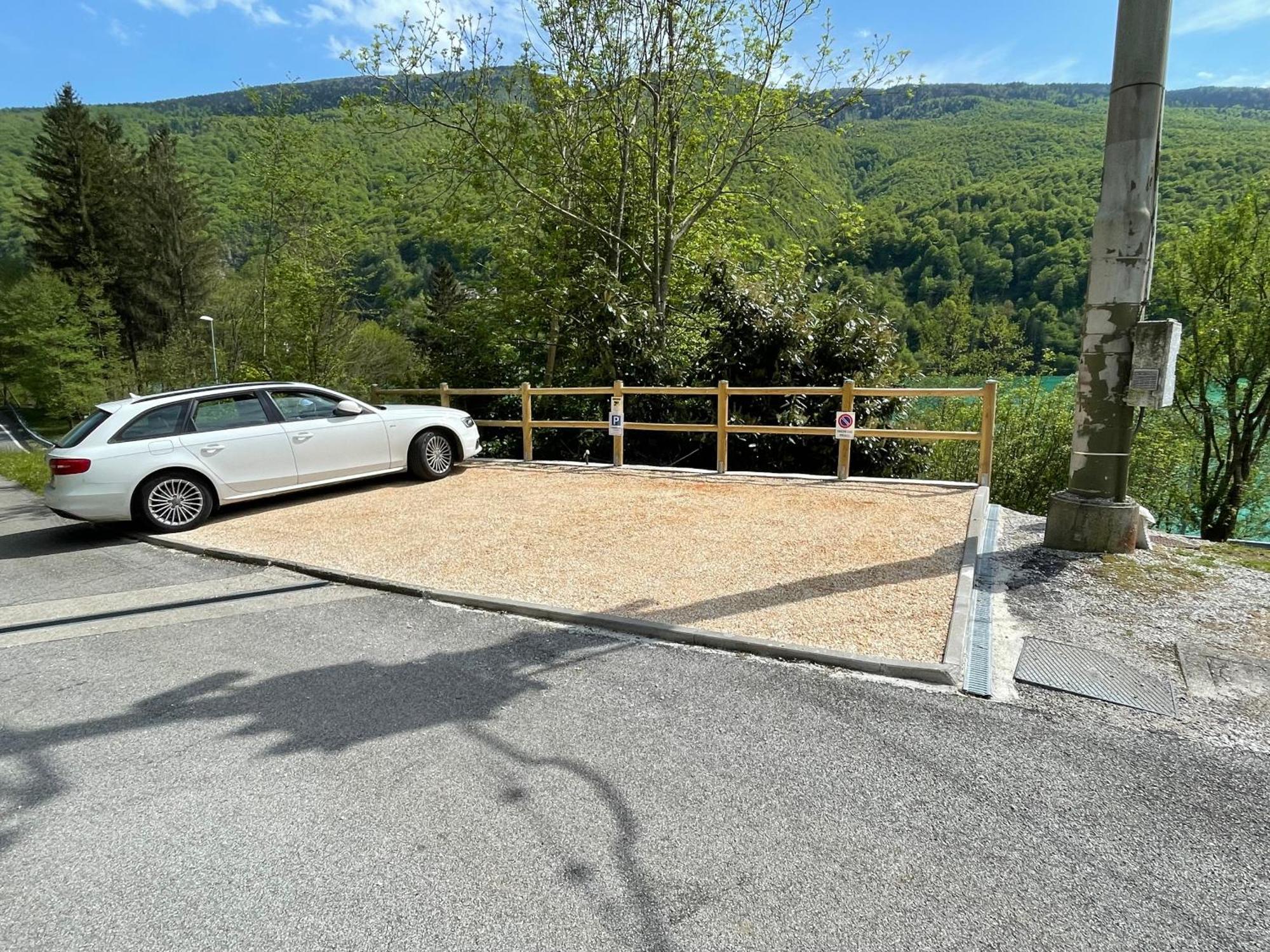 Casa A Schiera Fronte Lago Con Giardino